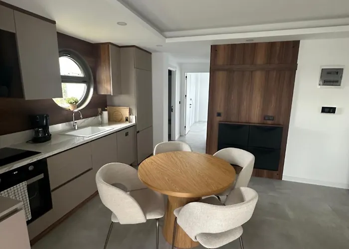 Charmante, Moderne 10 Minuten Fussweg Zum Strand! Διαμέρισμα